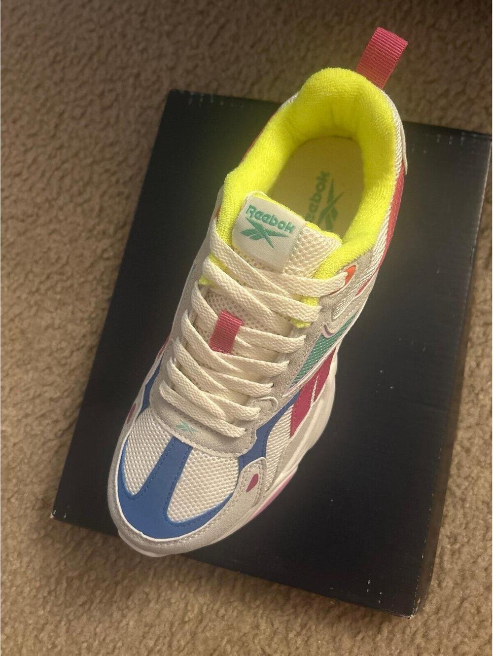 C300 Reebok shoes girls size 6 colorfull fun new - Picture 2 of 5